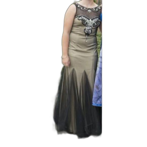 DEB Formal Dress Nude Black. Sz 7 / 8. Mermaid sequins. Sleeveless. Like New - Picture 3 of 13